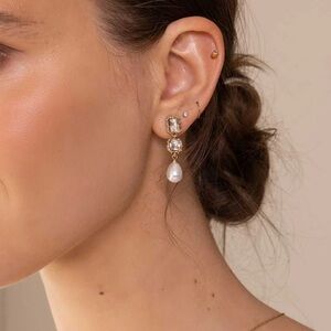 NWOT Olive & Piper Nora drop earrings